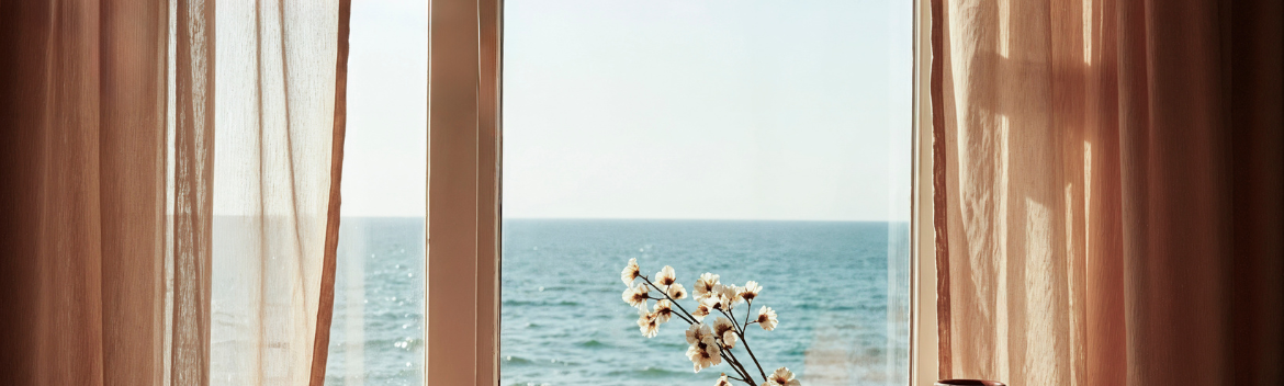 Wat zijn de zomertrends op het gebied van raamdecoratie?